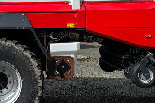 Additive tank kit mounted under forage wagon