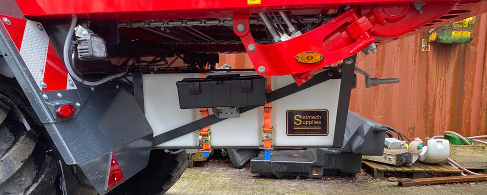 400 litre tank mounted in frame under self loading wagon