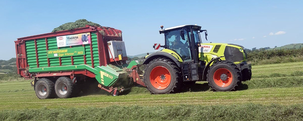 Silage additive pump module applicator with 400 litre tank on a forage wagon