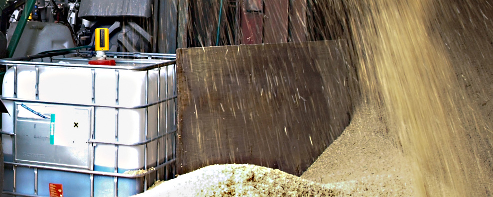 Crmpmaster-procorn-additive-applicator-in-an-IBC-tank