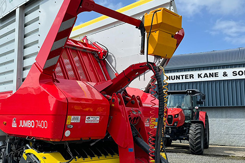 Powdermaster mounted on a Pottinger wagon with moving front panel