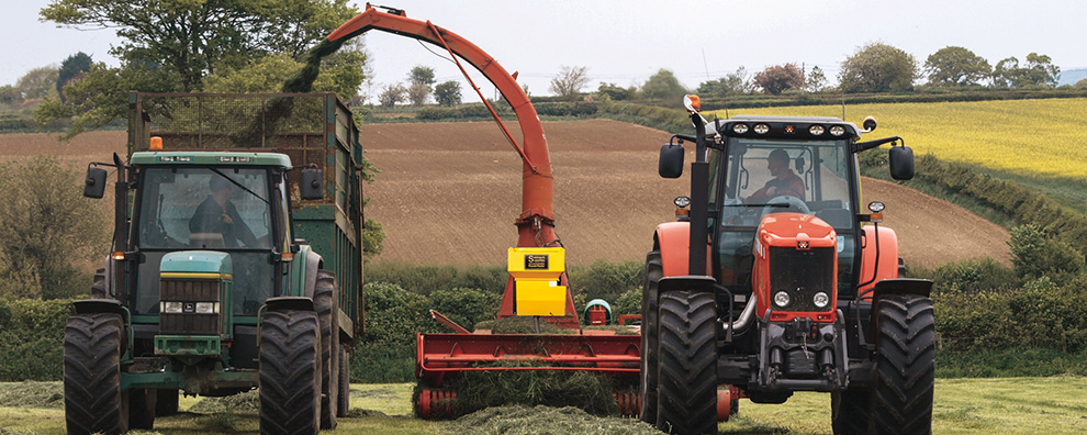 Powderbox on a triled forage harvester
