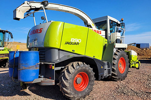 Self propelled forage harvester with stem pump mounted in a barrel