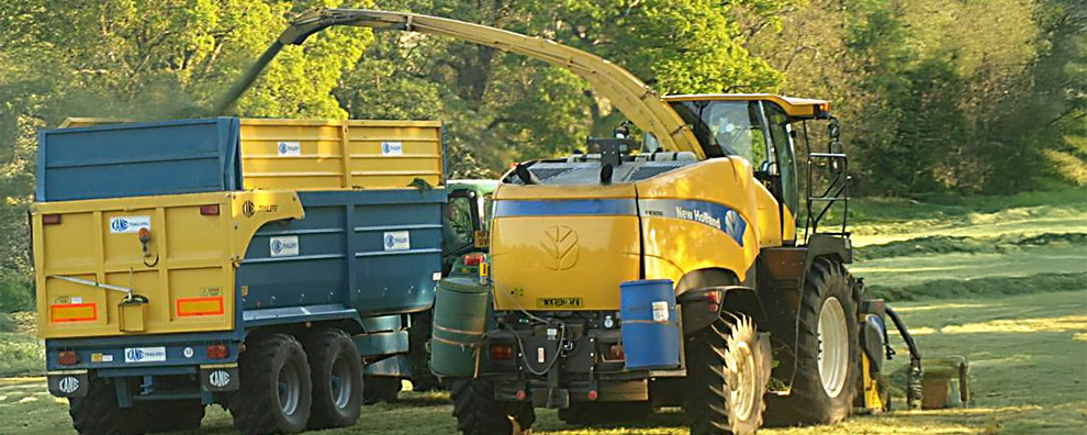 Flowmaster stem pump mounted on self propelled forage harvester